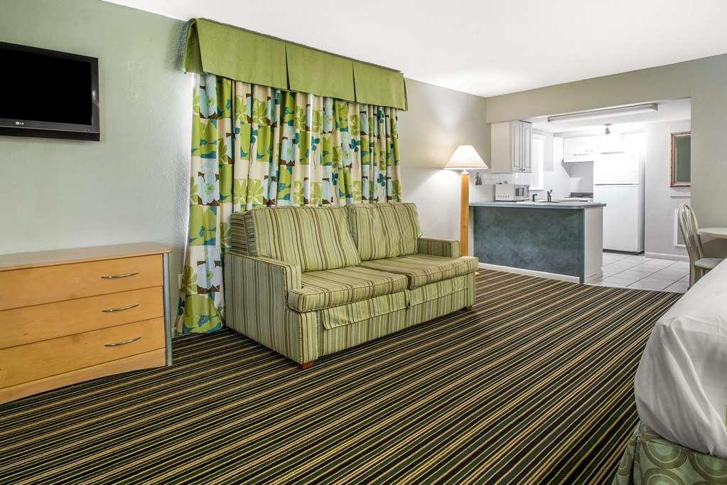 Rodeway Inn & Suites Winter Haven Chain Of Lakes Bilik gambar
